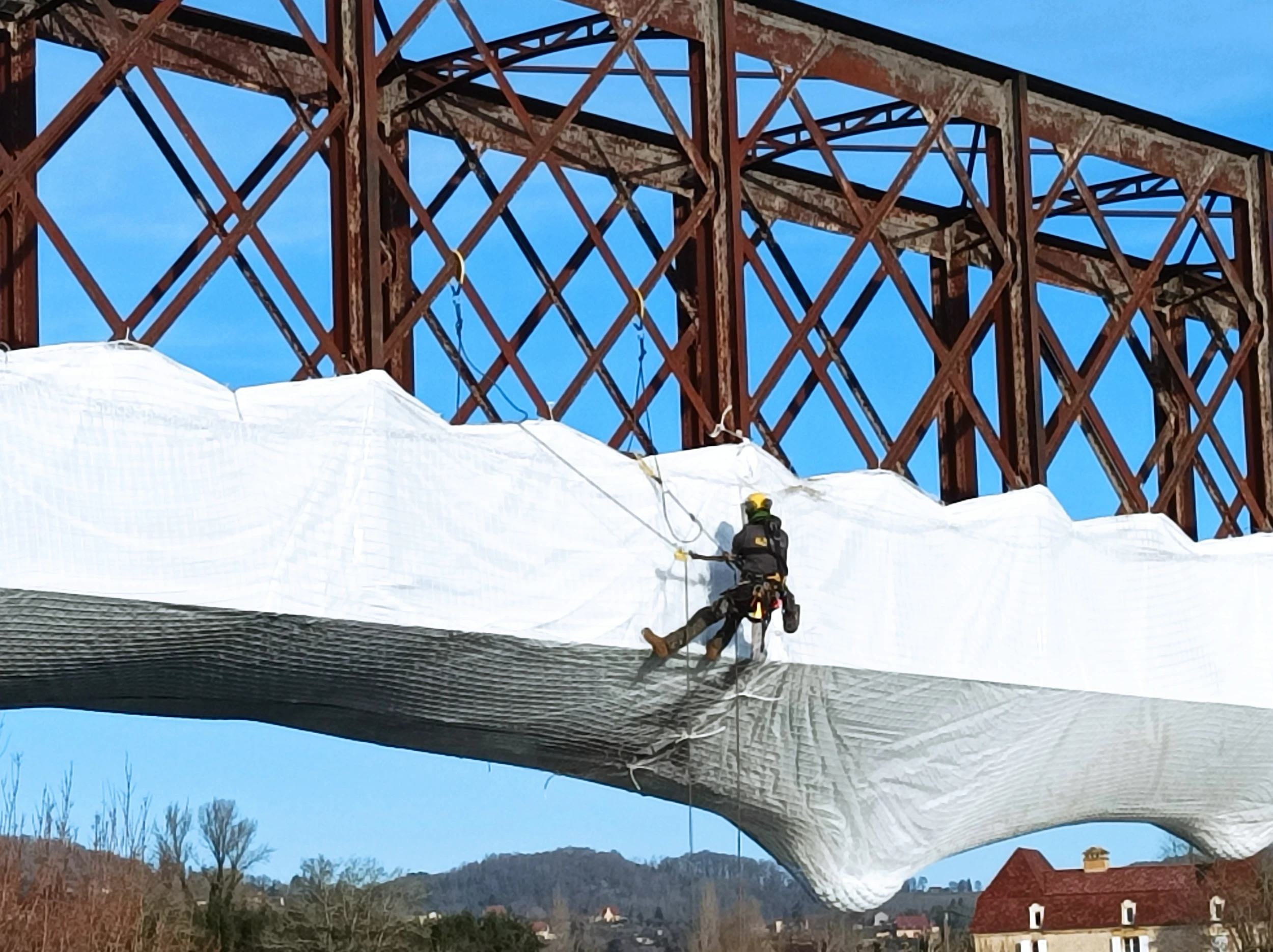 Protection et confinement sous un ouvrage d’art en rénovation